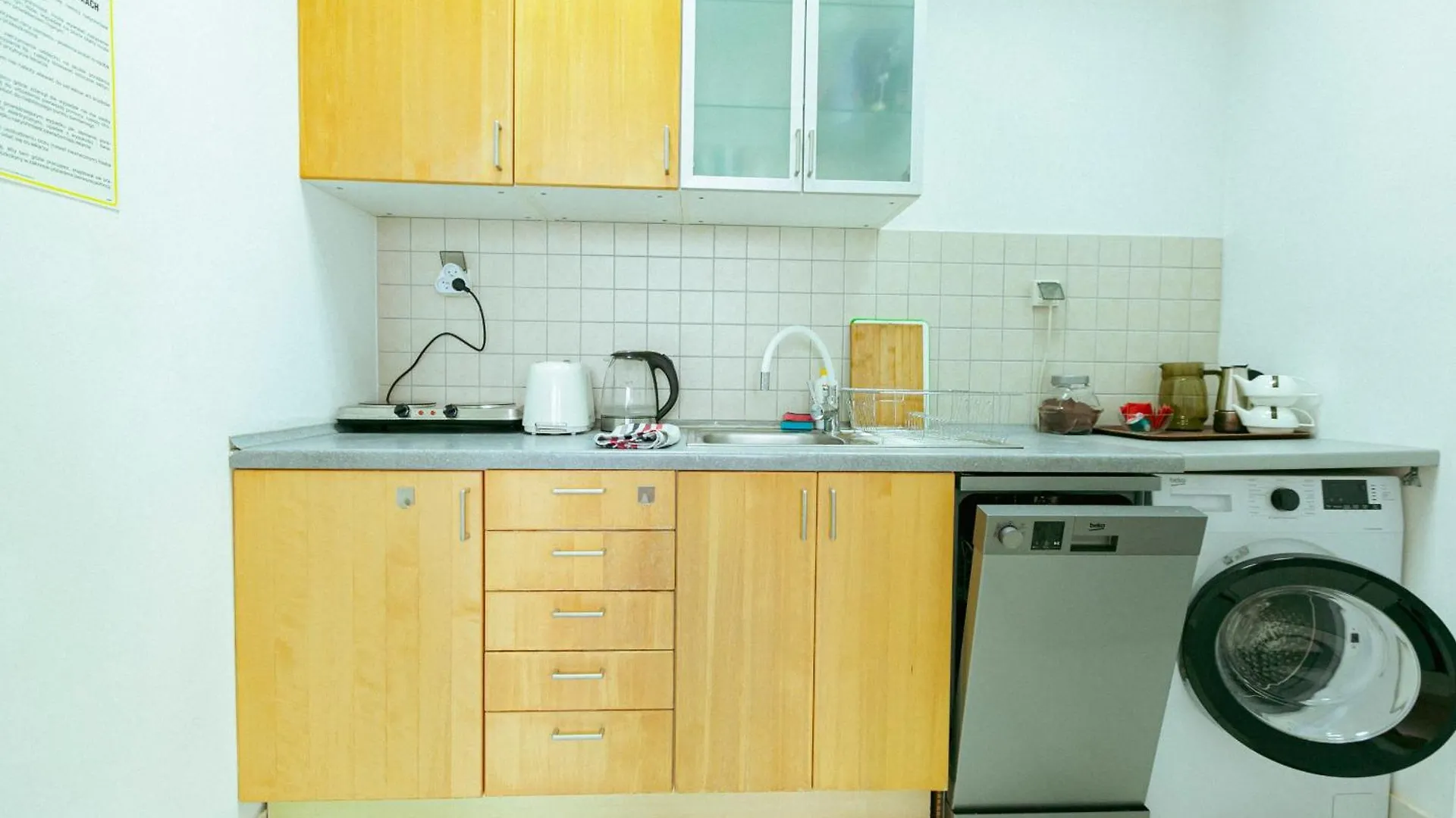 Hostel Metro Kabaty 바르샤바 0*,